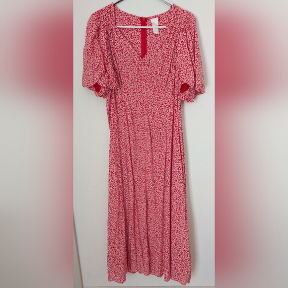 H&M Dresses & Skirts - H&M Red Floral Puff Slv Dress, Size M